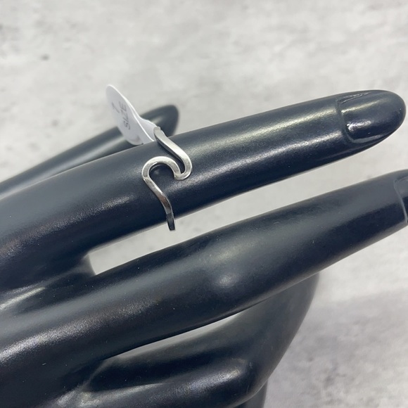 Dainty Silver Wave Ring - Picture 7 of 12
